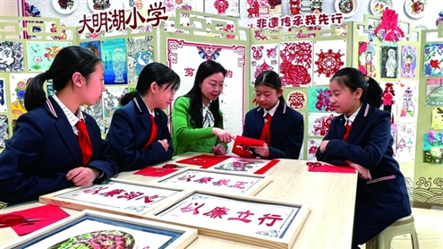 济南市大明湖小学引导学生传承红色基因,弘扬清廉文化
